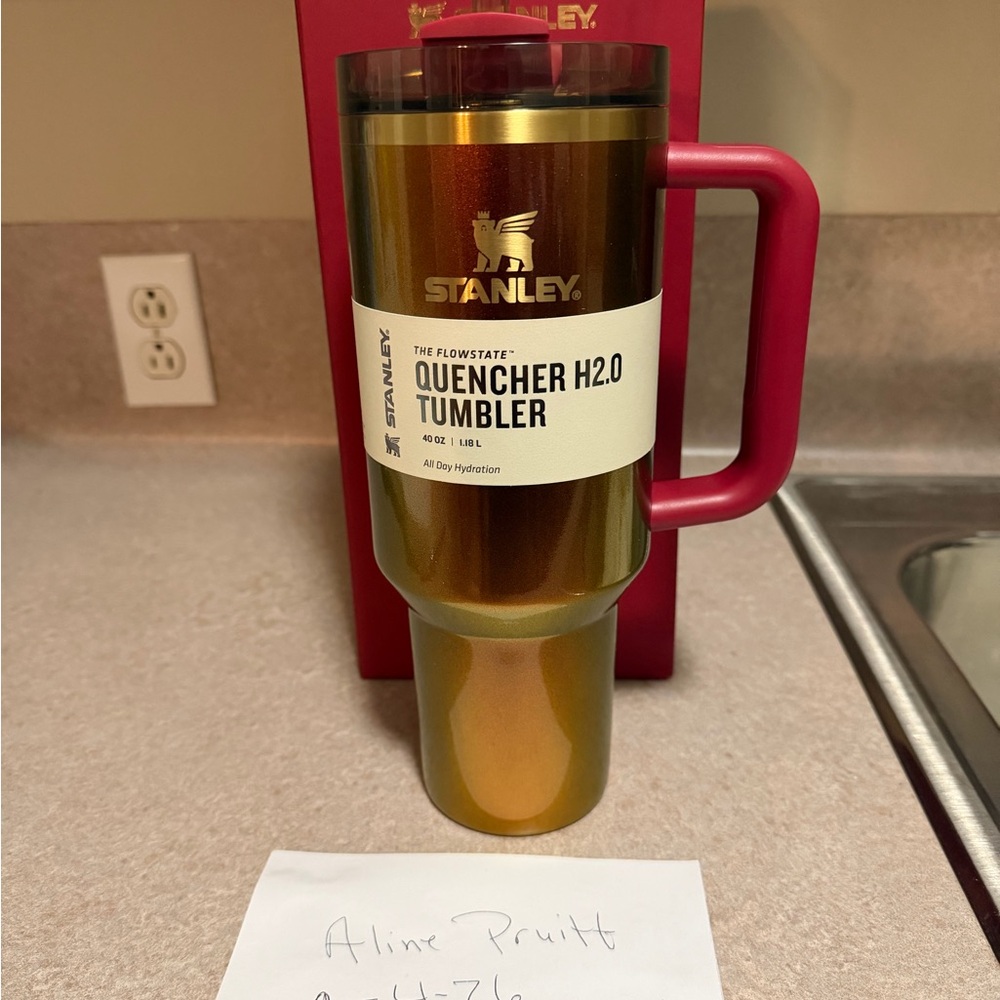 Stanley Lainey Wilson County Gold Quencher H2.0 Tumbler